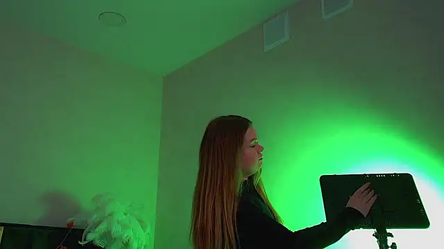 CrystalLyons online show from November 1, 6:04 am