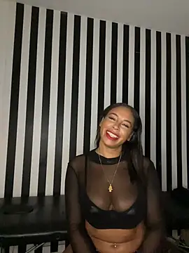 Snapshot of bigbootyjayda chatting on December 17, 10:43 pm bigbootyjayda online show from December 17, 10:43 pm