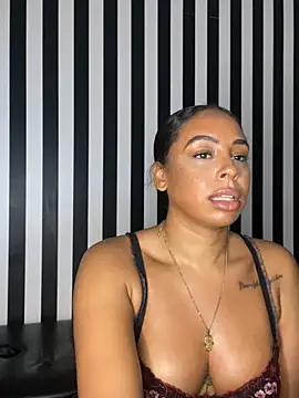 Snapshot of bigbootyjayda chatting on December 18, 10:35 pm bigbootyjayda online show from December 18, 10:35 pm