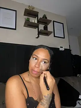Snapshot of bigbootyjayda chatting on January 9, 12:35 am bigbootyjayda online show from January 9, 12:35 am