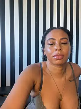 Snapshot of bigbootyjayda chatting on February 6, 1:43 pm bigbootyjayda online show from February 6, 1:43 pm