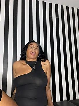 Snapshot of bigbootyjayda chatting on February 25, 1:20 am bigbootyjayda online show from February 25, 1:20 am