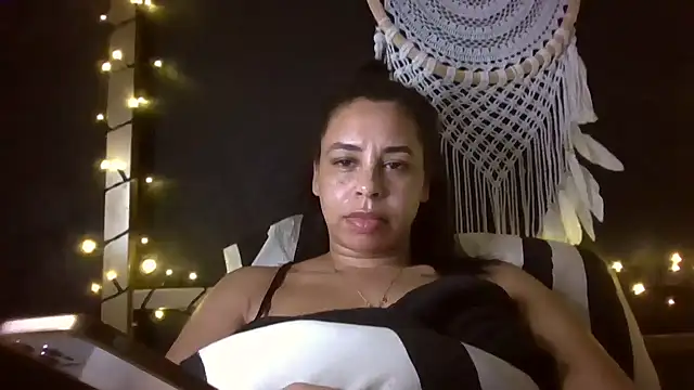 Snapshot of bigbootyjayda chatting on March 9, 3:54 am bigbootyjayda online show from March 9, 3:54 am