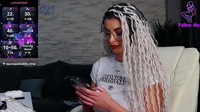 Snapshot of VictoriaMazze chatting on December 14, 4:34 am VictoriaMazze online show from December 14, 4:34 am