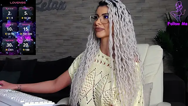 Snapshot of VictoriaMazze chatting on December 16, 1:21 am VictoriaMazze online show from December 16, 1:21 am