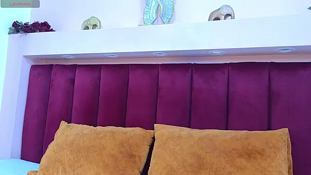 Snapshot of JESSYCORTES chatting on February 5, 2:05 pm JESSYCORTES online show from February 5, 2:05 pm