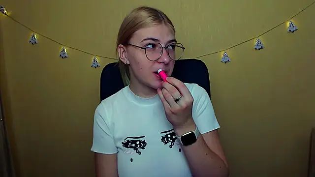 Snapshot of Luna_Lush_ chatting on December 7, 9:06 am Luna Lush online show from December 7, 9:06 am