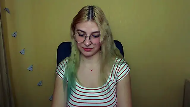 Snapshot of Luna_Lush_ chatting on December 18, 9:25 am Luna Lush online show from December 18, 9:25 am