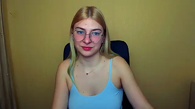 Snapshot of Luna_Lush_ chatting on January 3, 8:21 am Luna Lush online show from January 3, 8:21 am