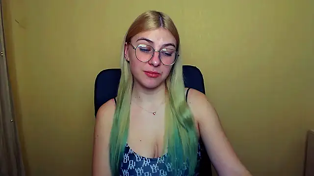 Snapshot of Luna_Lush_ chatting on January 8, 11:32 am Luna Lush online show from January 8, 11:32 am