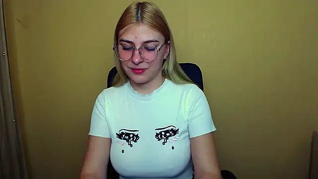 Snapshot of Luna_Lush_ chatting on January 10, 8:18 am Luna Lush online show from January 10, 8:18 am