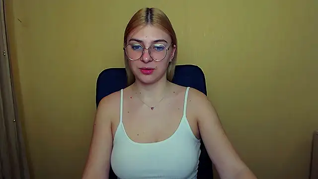 Snapshot of Luna_Lush_ chatting on January 14, 8:20 am Luna Lush online show from January 14, 8:20 am