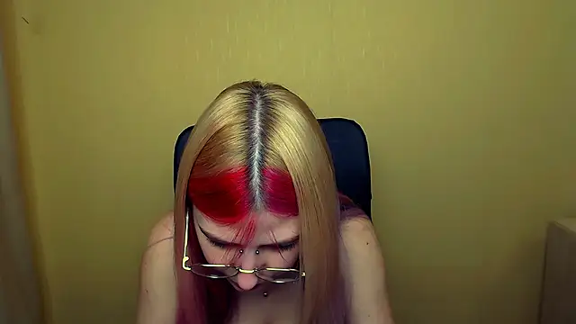 Snapshot of Luna_Lush_ chatting on March 4, 11:29 am Luna Lush online show from March 4, 11:29 am