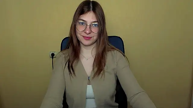 Luna Lush  online show from May 5, 9:50 am