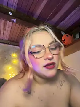 SophiaWeestt99 online show from February 6, 4:28 am