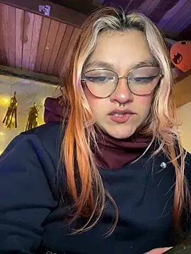 SophiaWeestt99 online show from April 11, 4:17 am