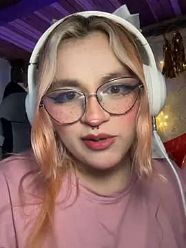 SophiaWeestt99 online show from May 6, 3:46 am
