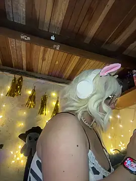 SophiaWeestt99 online show from May 10, 3:44 am