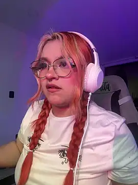 SophiaWeestt99 online show from June 7, 5:22 am