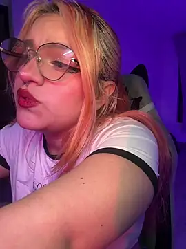 SophiaWeestt99 online show from June 22, 1:07 am