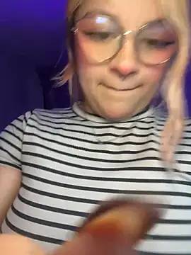 SophiaWeestt99 online show from July 9, 3:43 am