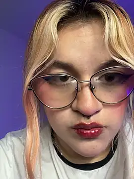 SophiaWeestt99 online show from July 20, 4:27 am