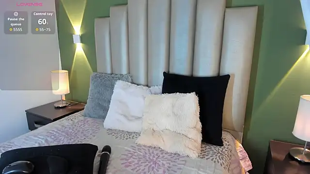 Emmawattsom online show from November 27, 12:29 pm