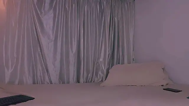 Miiafoxxx online show from May 26, 3:57 am
