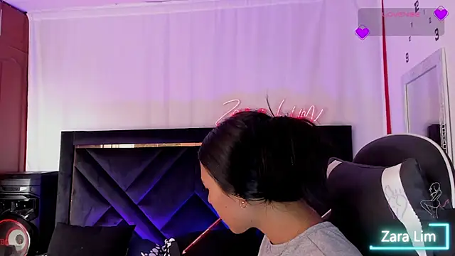 Snapshot of ZaraLim chatting on October 31, 8:43 pm ZaraLim online show from October 31, 8:43 pm