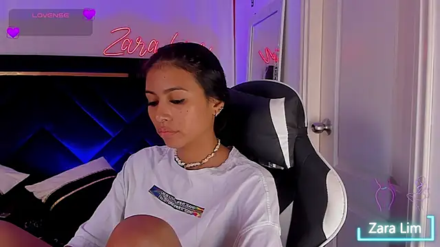 Snapshot of ZaraLim chatting on November 11, 6:19 pm ZaraLim online show from November 11, 6:19 pm