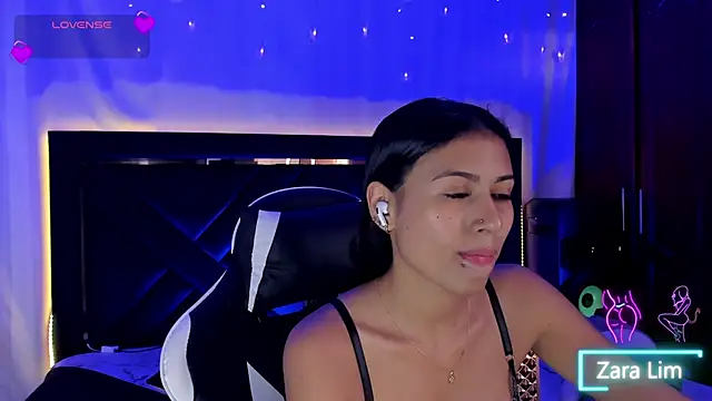 Snapshot of ZaraLim chatting on December 3, 9:02 pm ZaraLim online show from December 3, 9:02 pm