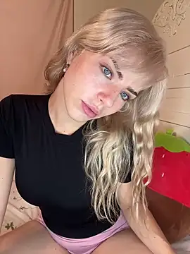 Snapshot of SirenitySirenxx chatting on January 10, 1:42 am SirenitySirenxx online show from January 10, 1:42 am