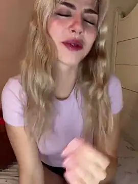 Snapshot of SirenitySirenxx chatting on January 11, 3:23 am SirenitySirenxx online show from January 11, 3:23 am