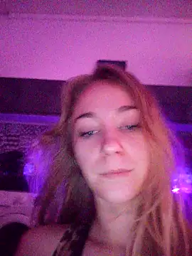 Snapshot of ElektrikFrancaise chatting on November 12, 4:46 am ElektrikFrancaise online show from November 12, 4:46 am