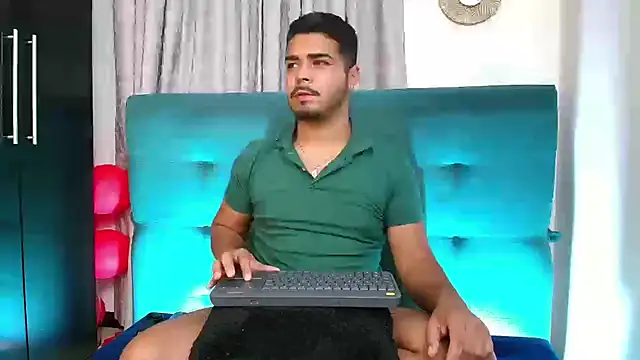 thiagowes online show from February 6, 12:43 am