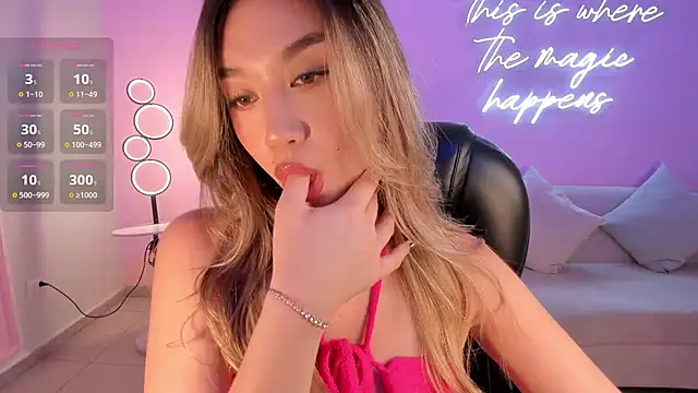 RebeccaHudson online show from October 28, 7:05 pm