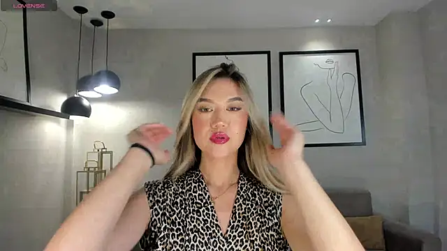 RebeccaHudson online show from February 5, 7:29 pm