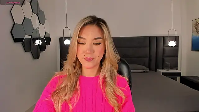 RebeccaHudson online show from February 8, 5:38 pm