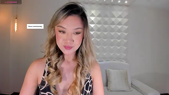 RebeccaHudson online show from May 3, 10:54 am