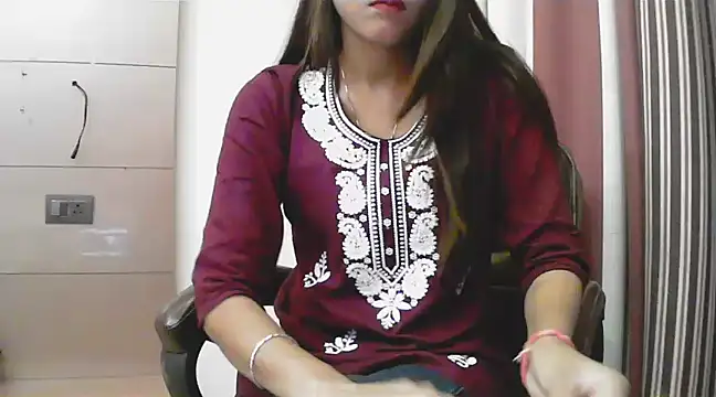 Snapshot of collage_hoty chatting on March 19, 5:28 pm collage hoty online show from March 19, 5:28 pm