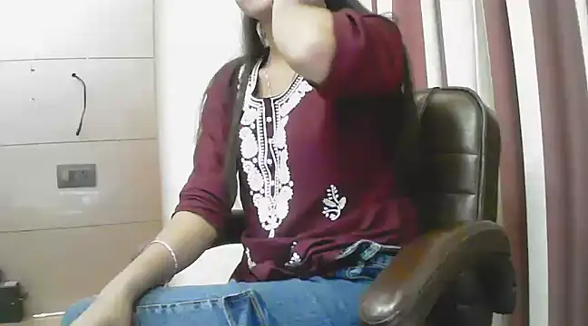 Snapshot of collage_hoty chatting on March 22, 5:09 pm collage hoty online show from March 22, 5:09 pm