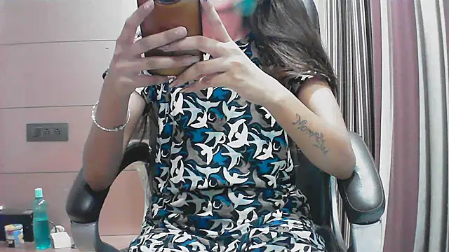 Snapshot of collage_hoty chatting on September 16, 4:52 pm collage hoty online show from September 16, 4:52 pm