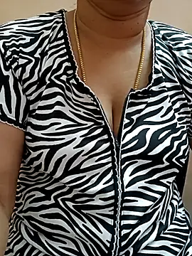 Snapshot of gaurika18 chatting on March 3, 1:10 am gaurika18 online show from March 3, 1:10 am