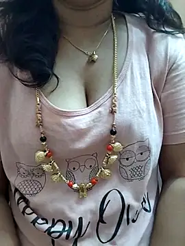 Snapshot of gaurika18 chatting on March 19, 11:03 pm gaurika18 online show from March 19, 11:03 pm