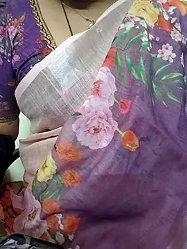 Snapshot of gaurika18 chatting on November 2, 5:10 am gaurika18 online show from November 2, 5:10 am