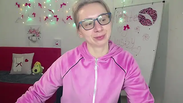 Snapshot of VasilisaSii chatting on May 4, 5:14 am VasilisaSii online show from May 4, 5:14 am