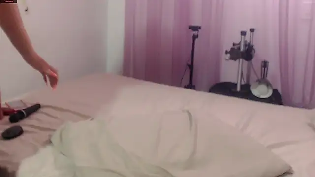 Snapshot of Victoria_Luxe chatting on February 20, 12:36 pm Victoria Luxe online show from February 20, 12:36 pm