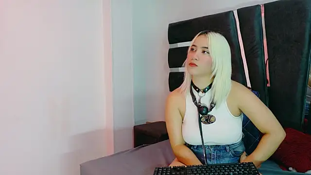 AliceandMax online show from March 7, 1:52 pm