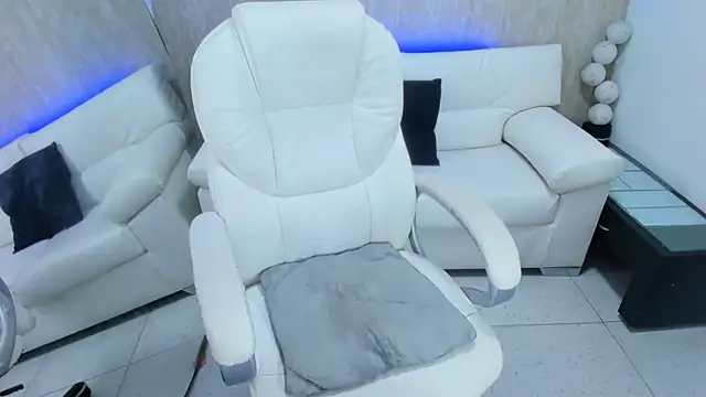 Snapshot of meggan_77 chatting on February 8, 4:14 am meggan 77 online show from February 8, 4:14 am