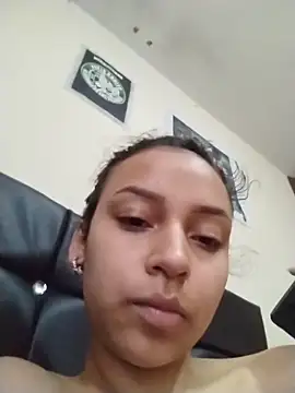 Snapshot of emma_ambar chatting on November 27, 5:59 pm emma ambar online show from November 27, 5:59 pm